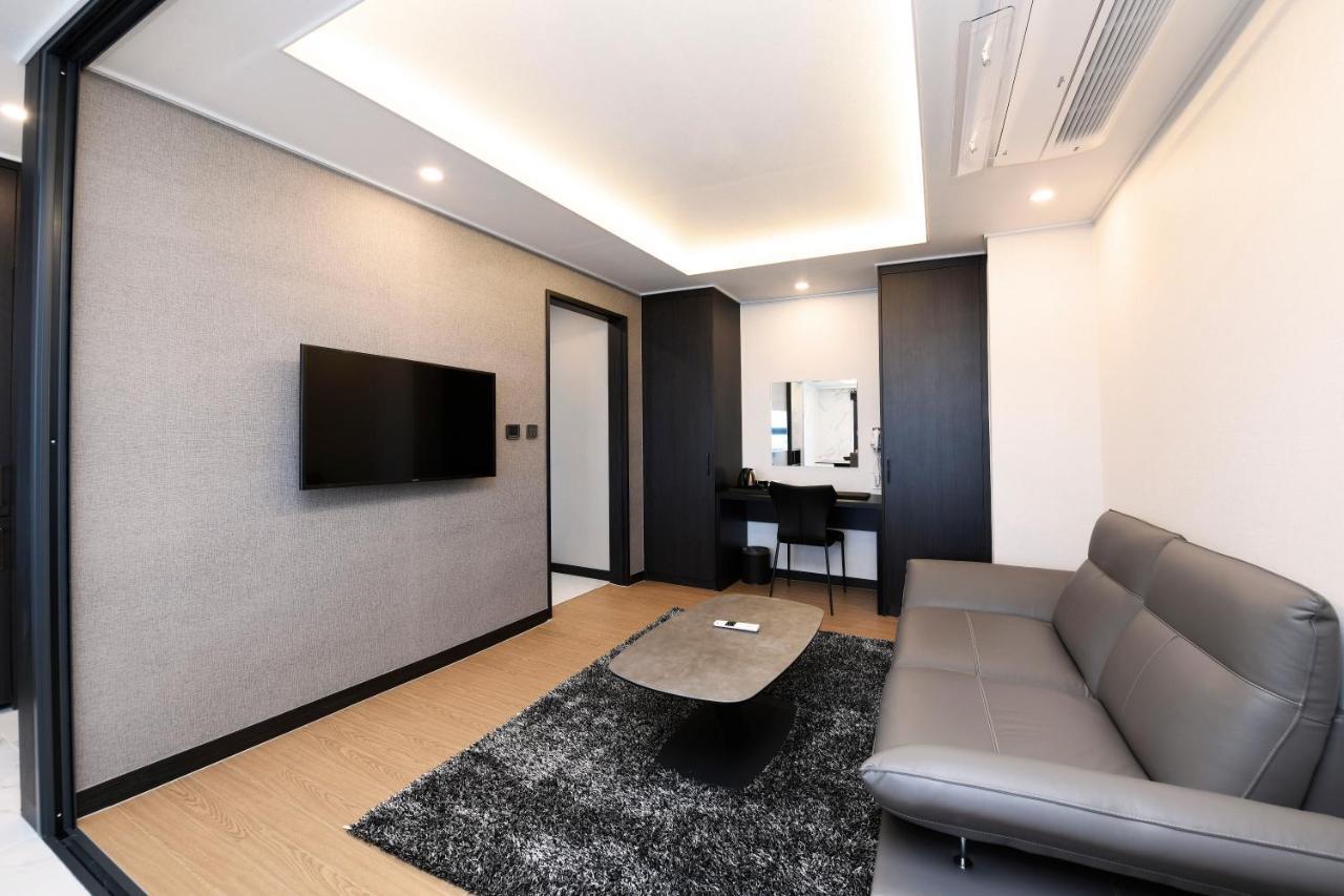 Utop Marina Hotel & Resort Yeosu Buitenkant foto