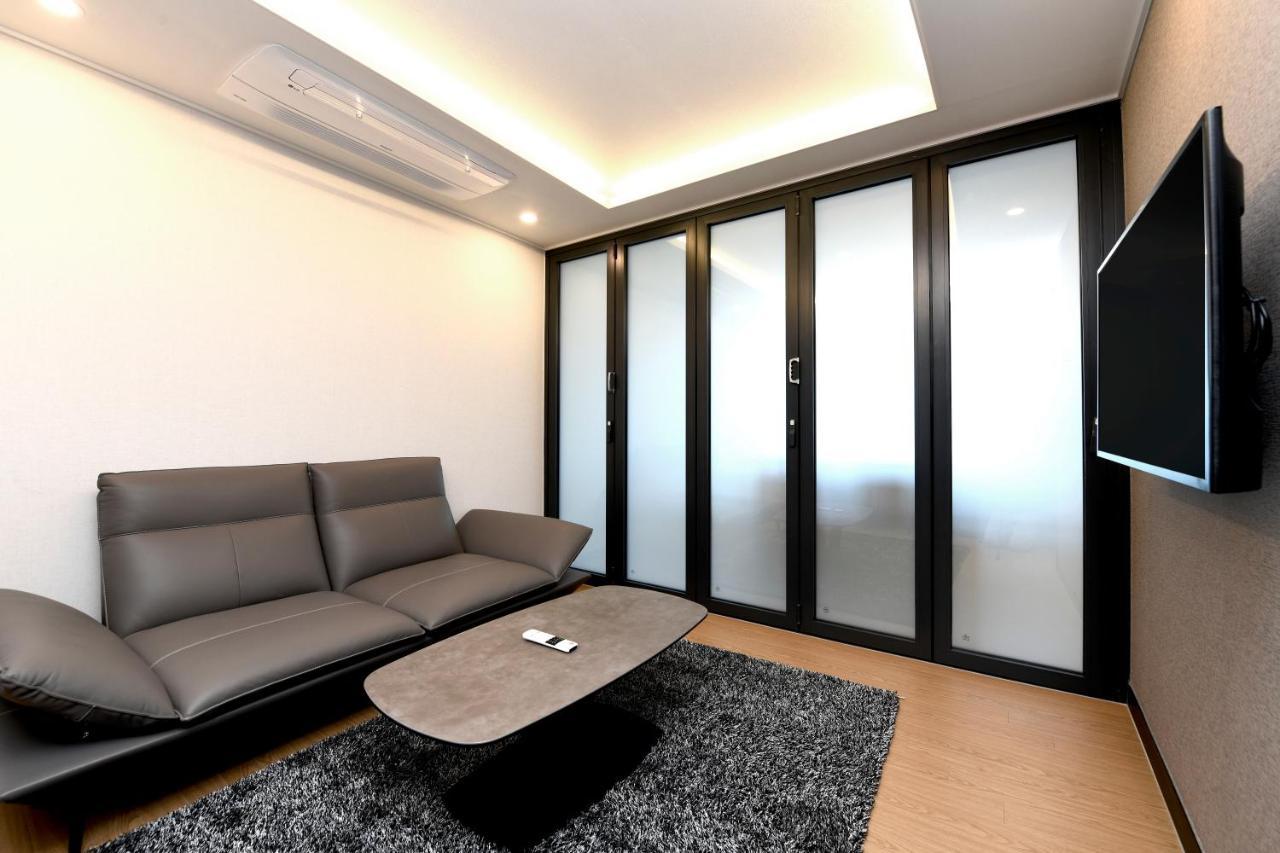 Utop Marina Hotel & Resort Yeosu Buitenkant foto
