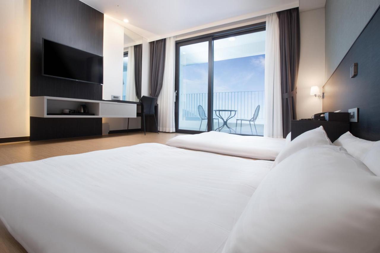 Utop Marina Hotel & Resort Yeosu Buitenkant foto