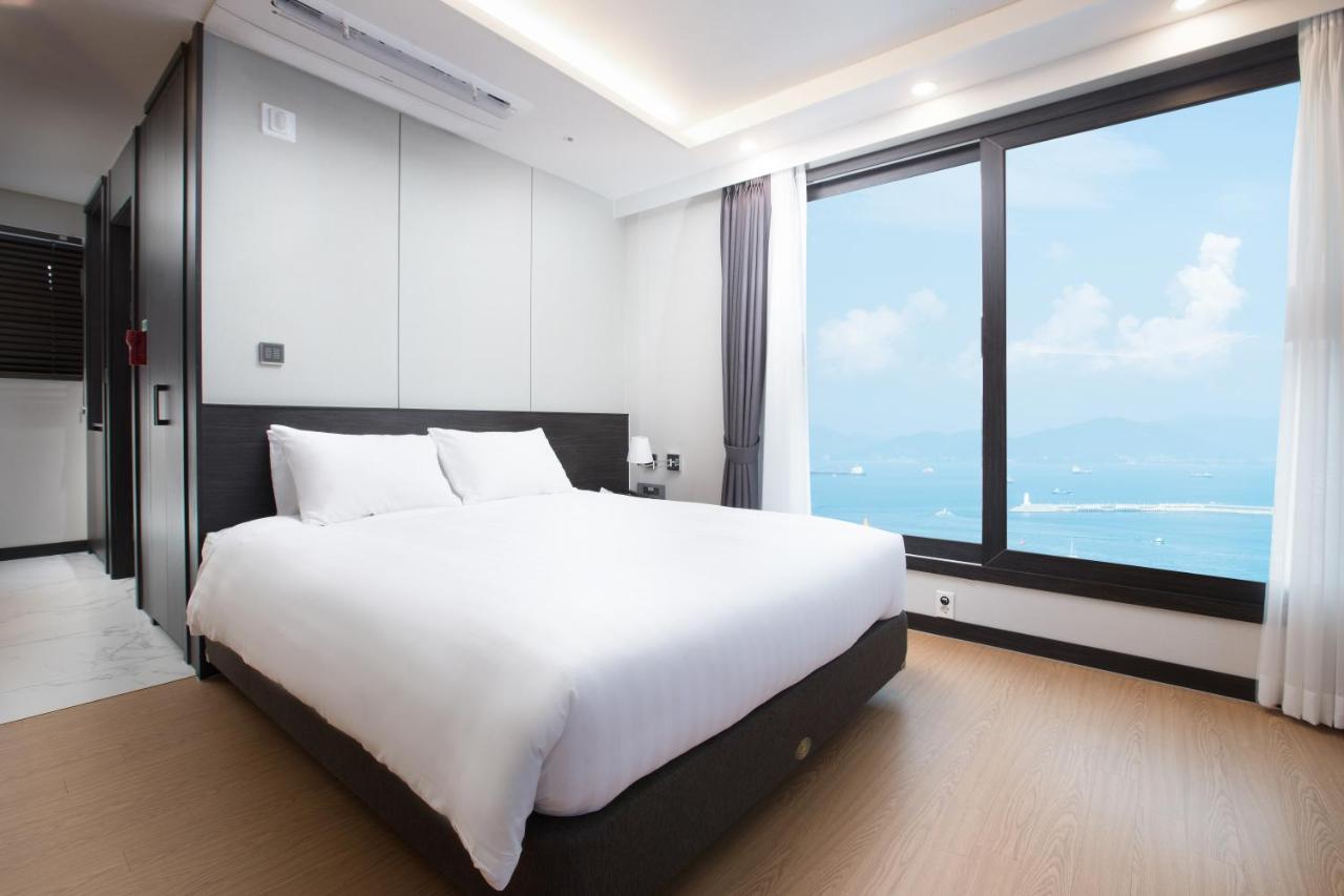 Utop Marina Hotel & Resort Yeosu Buitenkant foto