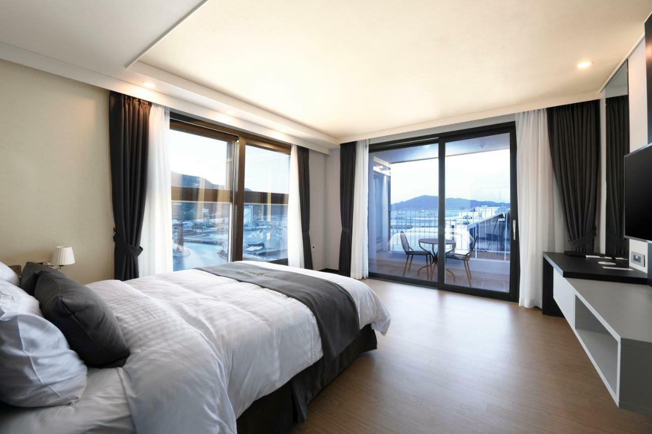 Utop Marina Hotel & Resort Yeosu Buitenkant foto